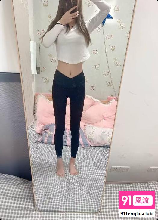 瑜伽小少妇